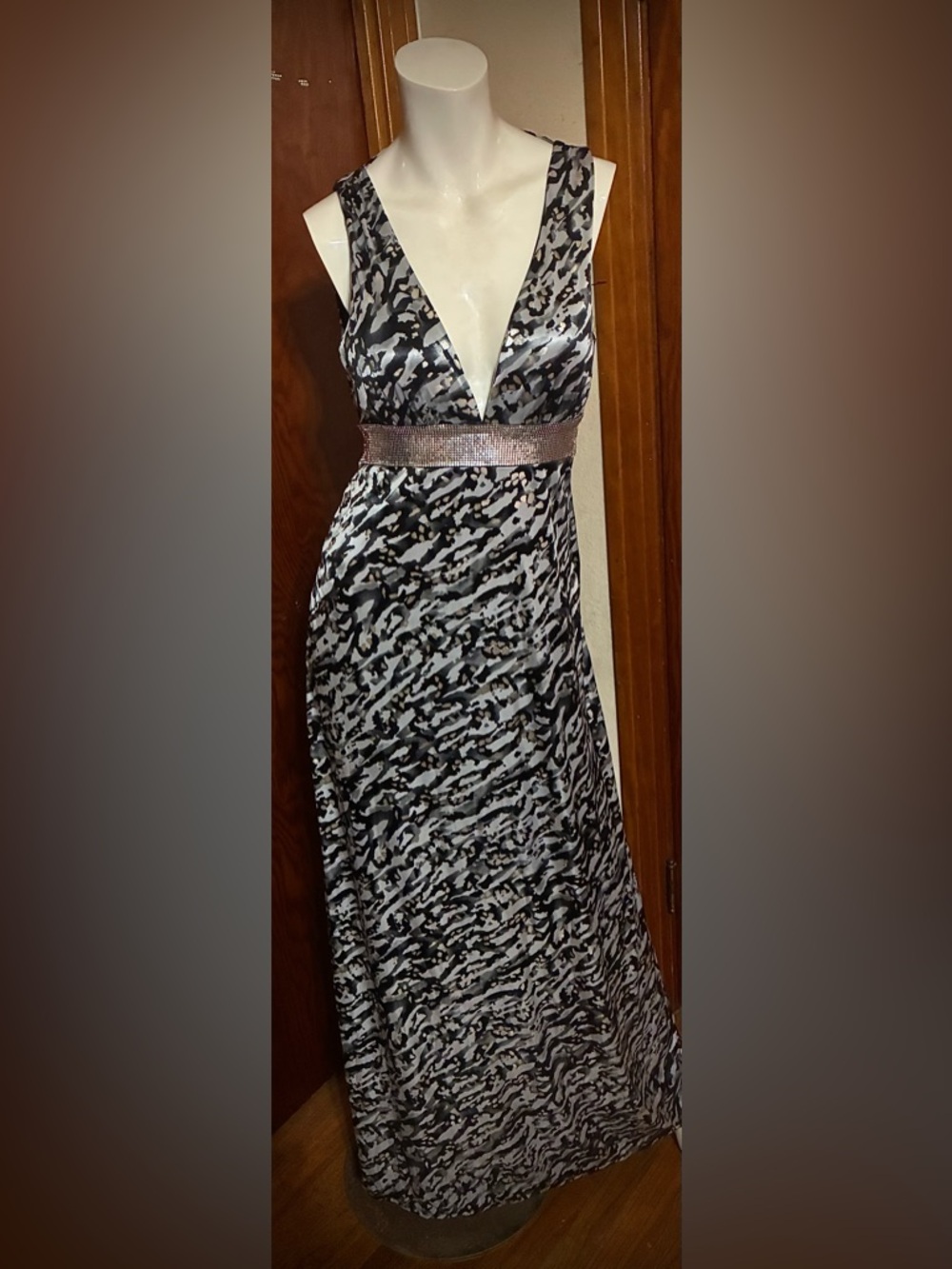 MyMichelle Elegant Plunging Evening Maxi Formal Dress - Size M